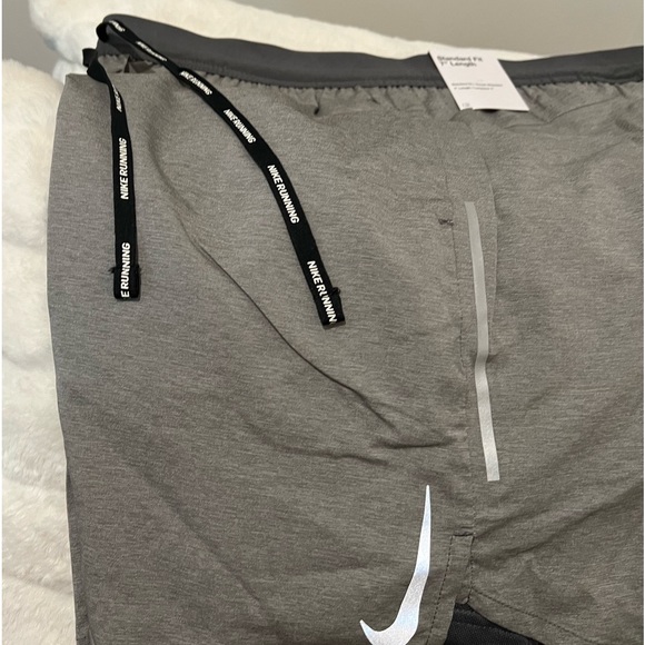 Nike Mens Dri-Fit Grey Running Short - Picture 2 of 9